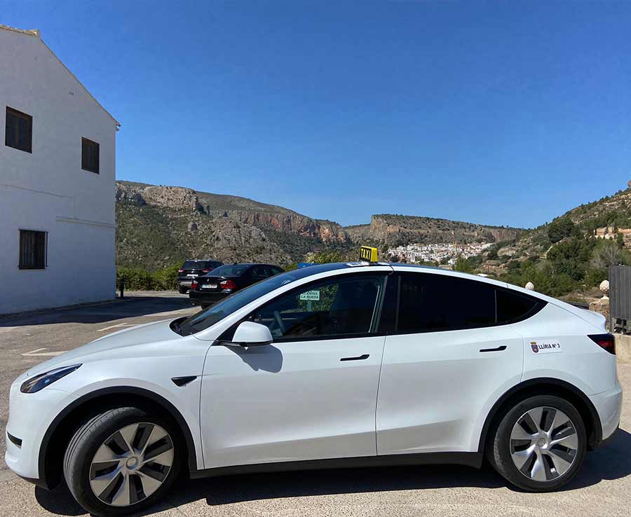 Taxis Llíria vehículo estacionado